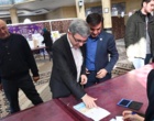 حضور پرشور دانشگاهیان دانشگاه ارومیه پای صندوق های رای مستقر در مسجد دانشگاه (+فیلم)