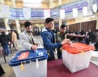 حضور پرشور دانشگاهیان دانشگاه ارومیه پای صندوق های رای مستقر در مسجد دانشگاه (+فیلم)