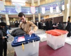 حضور پرشور دانشگاهیان دانشگاه ارومیه پای صندوق های رای مستقر در مسجد دانشگاه (+فیلم)