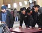 حضور پرشور دانشگاهیان دانشگاه ارومیه پای صندوق های رای مستقر در مسجد دانشگاه (+فیلم)