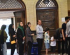 حضور پرشور دانشگاهیان دانشگاه ارومیه پای صندوق های رای مستقر در مسجد دانشگاه (+فیلم)