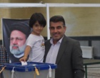 حضور پرشور دانشگاهیان دانشگاه ارومیه پای صندوق های رای مستقر در مسجد دانشگاه (+فیلم)