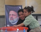 حضور دانشگاهیان دانشگاه ارومیه پای صندوق های رای مستقر در مسجد دانشگاه (+فیلم)