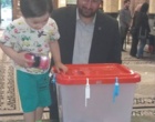 حضور دانشگاهیان دانشگاه ارومیه پای صندوق های رای مستقر در مسجد دانشگاه (+فیلم)