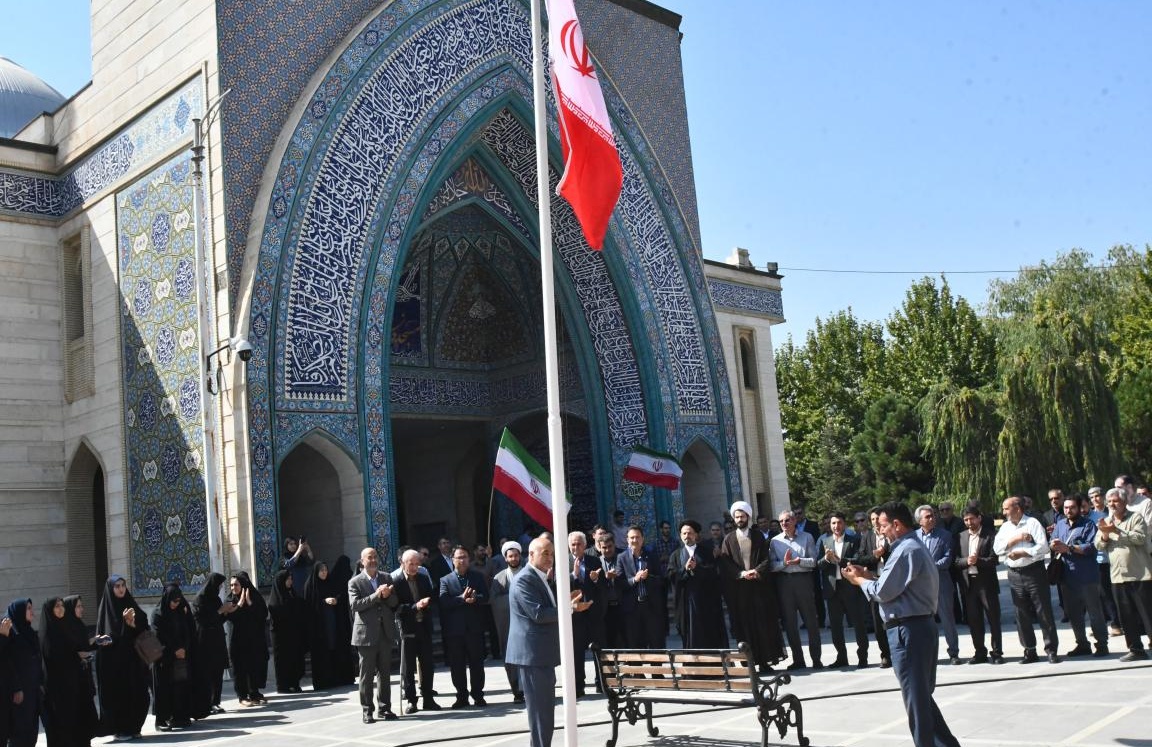 مراسم اهتزاز پرچم جمهوری اسلامی ایران در دانشگاه ارومیه همزمان با سراسر کشور به مناسبت آغاز سال تحصیلی جدید
