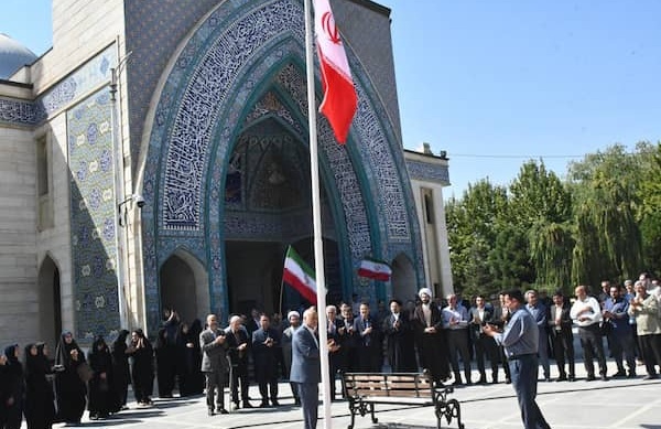 مراسم اهتزاز پرچم جمهوری اسلامی ایران در دانشگاه ارومیه همزمان با سراسر کشور به مناسبت آغاز سال تحصیلی جدید