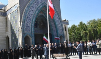 مراسم اهتزاز پرچم جمهوری اسلامی ایران در دانشگاه ارومیه همزمان با سراسر کشور به مناسبت آغاز سال تحصیلی جدید