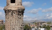 بازدید دانشجویان دانشگاه ارومیه از اماکن گردشگری و مفاخر شهرستان خوی 