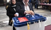حضور پرشور دانشگاهیان دانشگاه ارومیه پای صندوق های رای مستقر در مسجد دانشگاه (+فیلم)