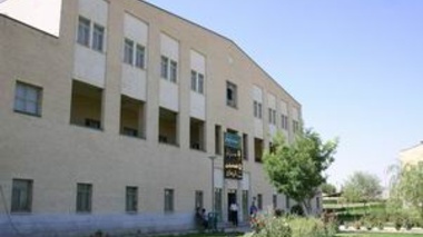 اهداء کتاب به اساتید، کارکنان و دانشجویان دانشگاه در هفته کتاب