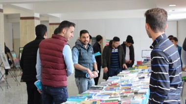 نمایشگاه فروش کتاب بهاره در دانشگاه تا 29 فروردین ماه دایر است